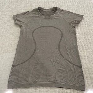 Lululemon tshirt. Stripped. Size M/L